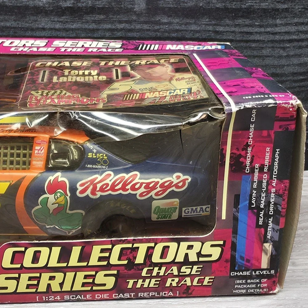 2001 Terry Labonte Chase the Race Racing Champions Diecast Car 1:24 Scale IOB